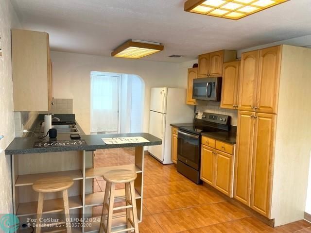 Foto del edificio - 701 NE 137th St