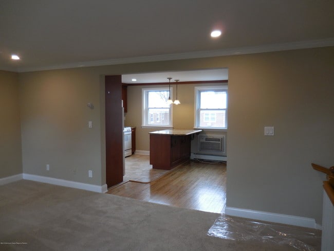 Building Photo - 57 Manor Dr