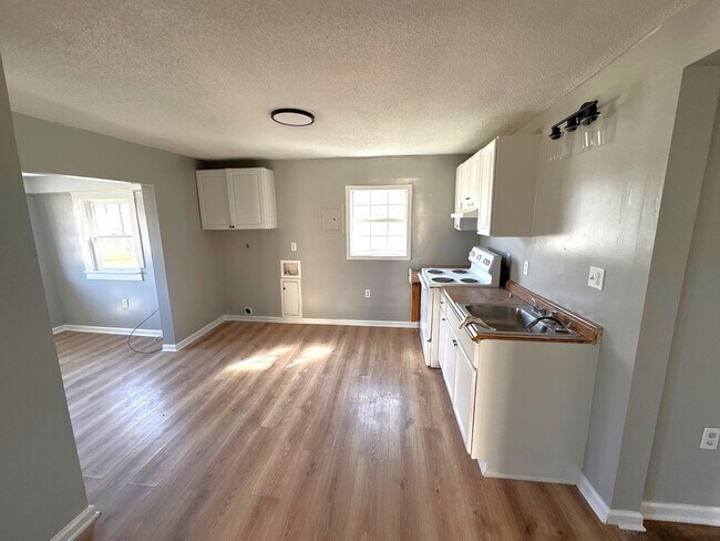 Foto del edificio - 329 N College St