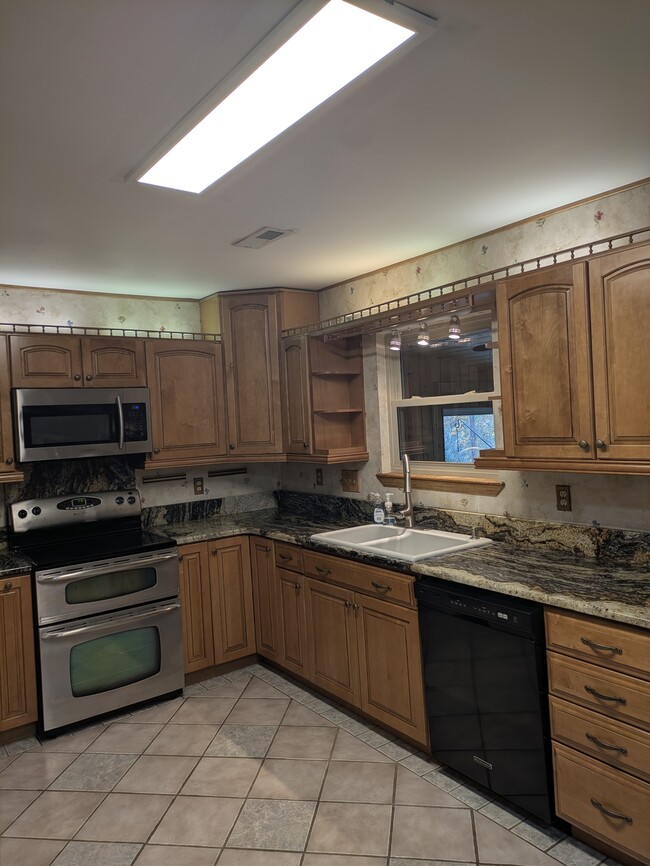 Foto del edificio - 6624 Lakeside Dr