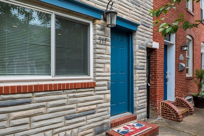 Building Photo - 917 Binney St