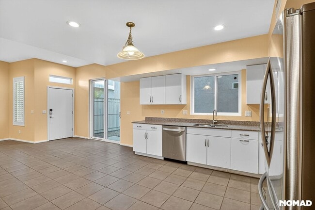 Building Photo - 841 E Park Modern Dr