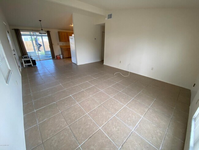 Building Photo - 889 Bianca Dr NE