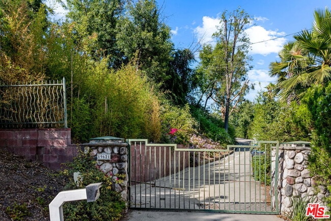 Foto del edificio - 19621 Wells Dr