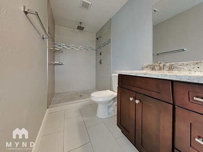 Foto del edificio - 1421 W Orange Dr
