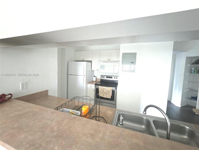 Foto del edificio - 17150 N Bay Rd