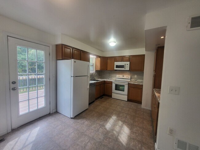 Foto del edificio - Spacious 3-Bedroom Rental Home in Newark