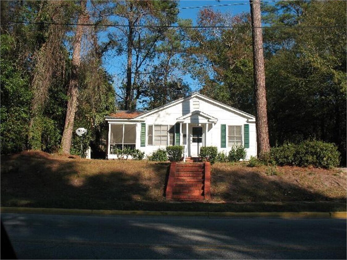 Primary Photo - 3 Bedroom/1 Bath Home near VSU!!