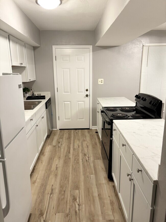 Foto del edificio - Birchwood Dr