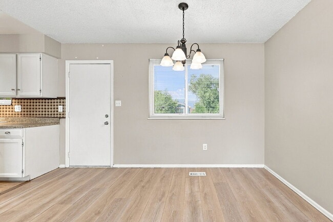Building Photo - $1,895.95 3-bed, 1.5-bathroom located in Colorado Springs with a washer and dryer.