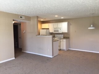 Building Photo - Now Leasing!!!!! Spacious 1 Bedroom 1 Bath...