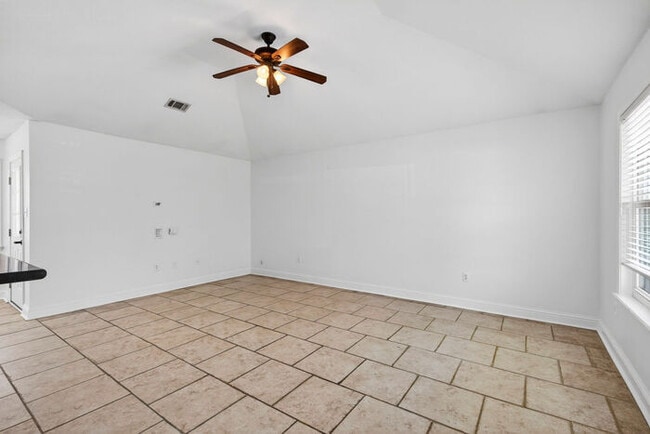 Building Photo - 15116 Rosewood St