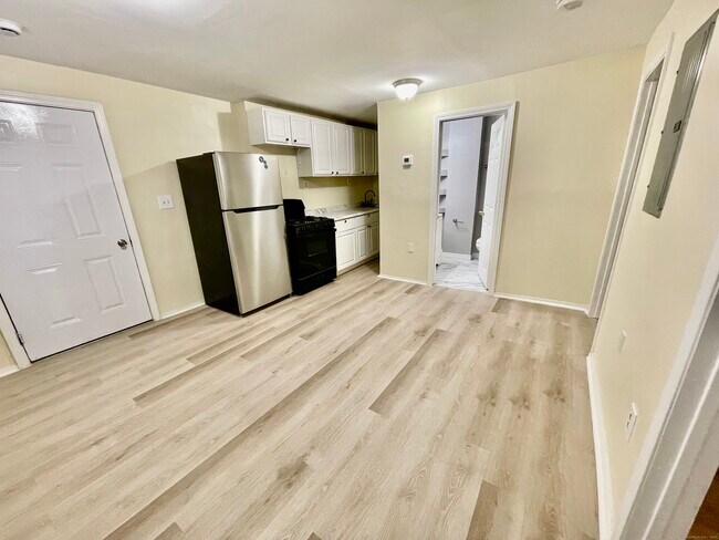 Foto del edificio - 92 W Main St