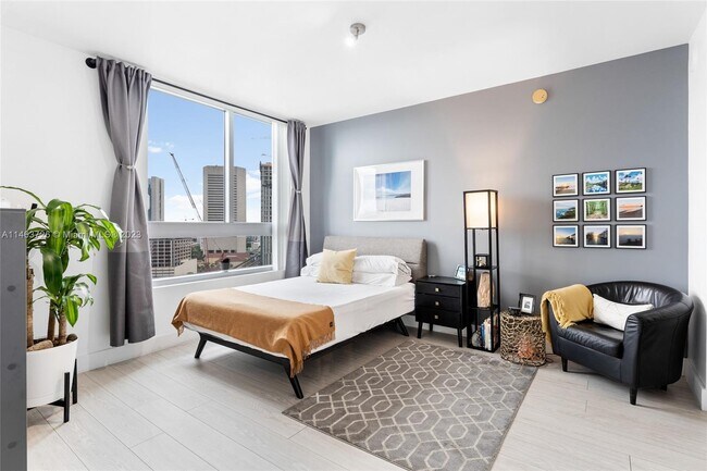 Foto del edificio - 90 SW 3rd St