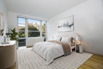 Building Photo - 331 E Houston St