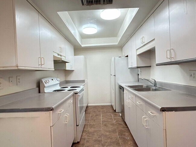 Building Photo - OLIVE GREEN VILLAS