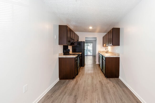 Building Photo - Rio Hill Apartments