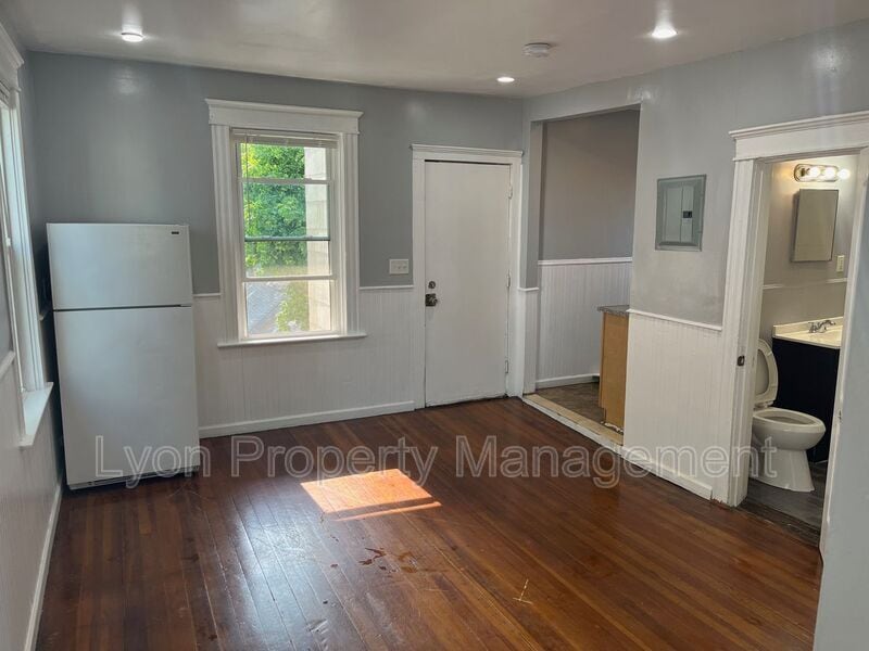 222 Wood Ave Unit 3rd Floor, Woonsocket, RI 02895 Condo for Rent in