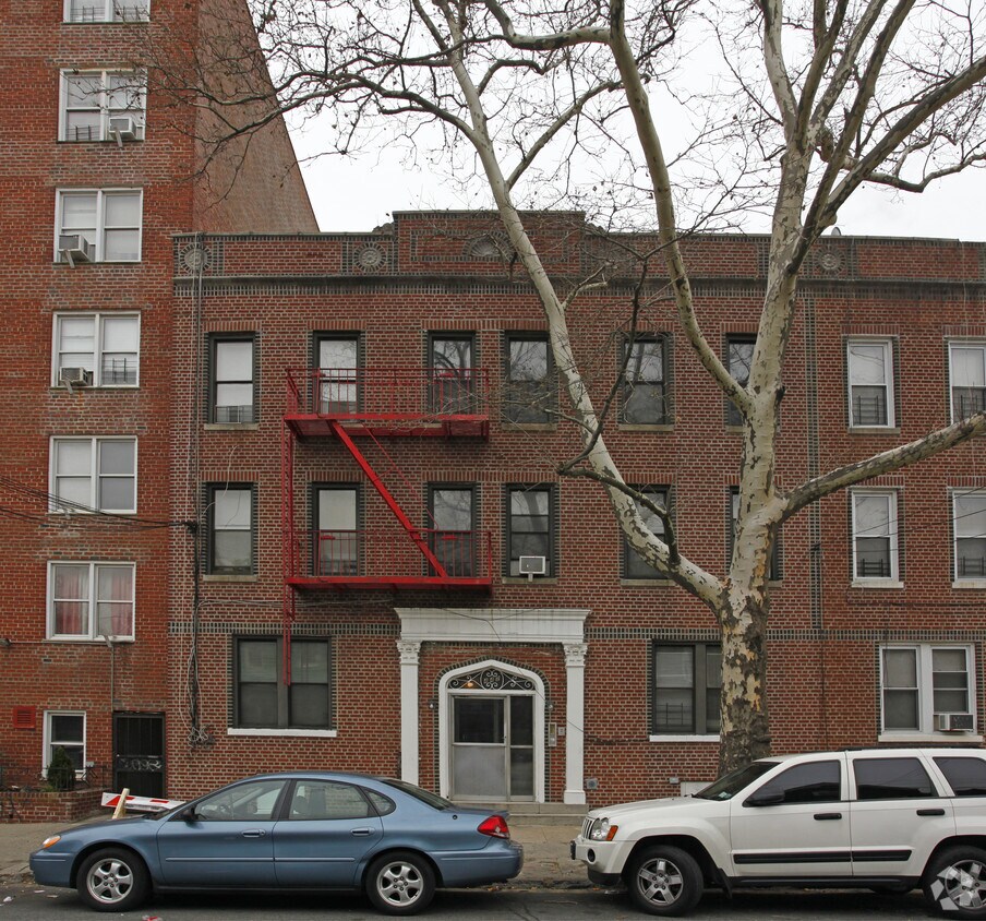 Building Photo - 442 E 34th St