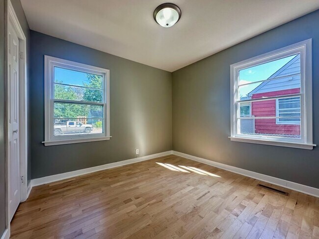 Building Photo - Beautiful 4 Bedroom, 2 Bath House for rent...
