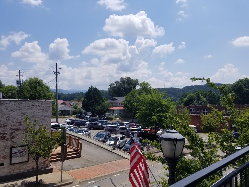 Primary Photo - UpTown Living in Downtown Ellijay