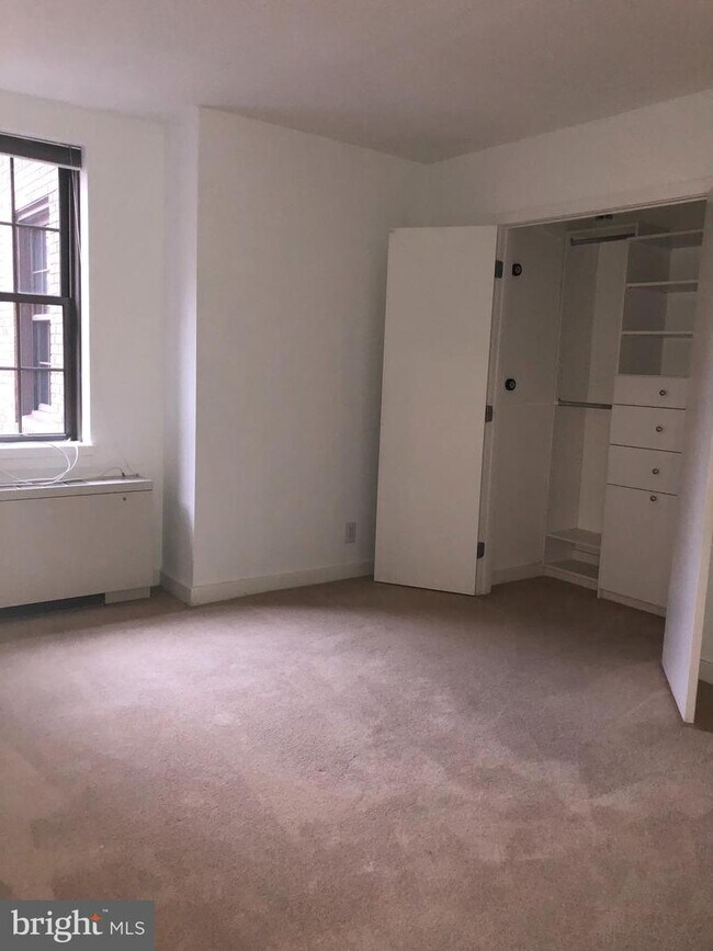 Foto del edificio - 219-29 S 18th St