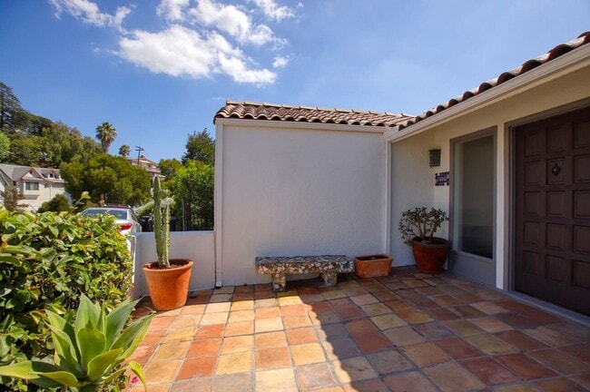 Building Photo - 1505 Stanford Dr