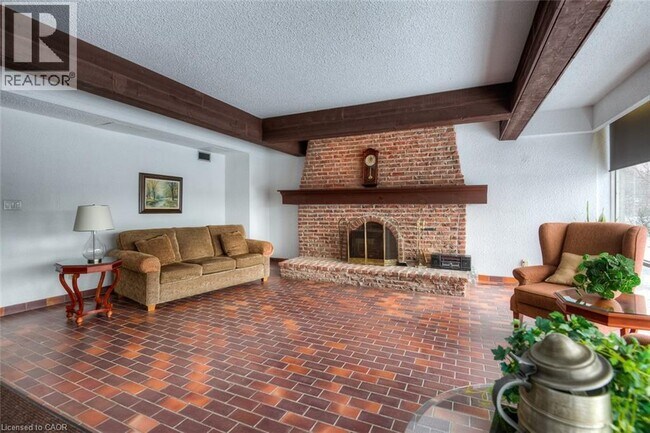 Photo du bâtiment - 225 Harvard Pl