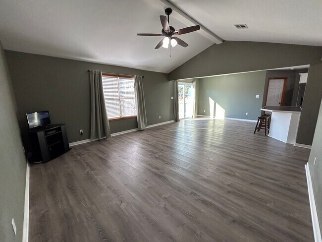 Foto del edificio - 3 Bed, 2 Bath Home for Rent