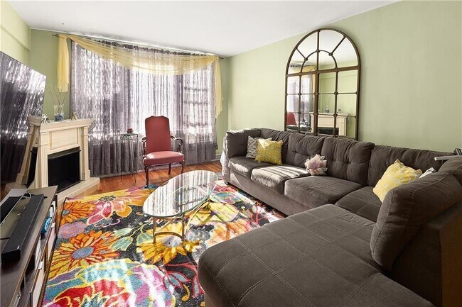 Foto del edificio - 310 Lenox Rd