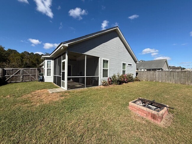 Building Photo - 3 Bedroom 2 Bath House in Brickhope Greens...