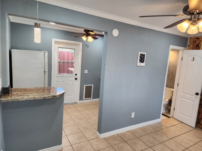 Building Photo - 717 S Pine St