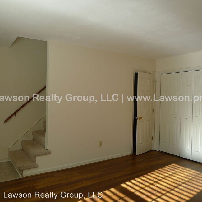 Building Photo - 725 25th St SW
