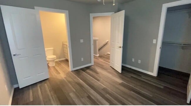 Building Photo - 128 N Pleasant St