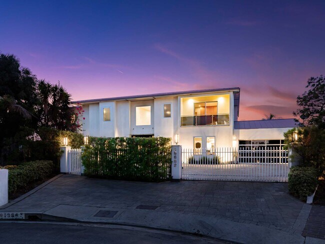 Building Photo - 16662 Diamante Dr