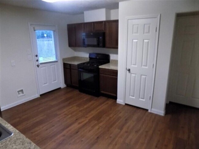 Building Photo - 22251 Doubletree Park Dr