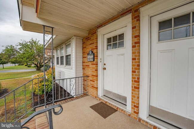 Foto del edificio - 703 N Oxford Ave