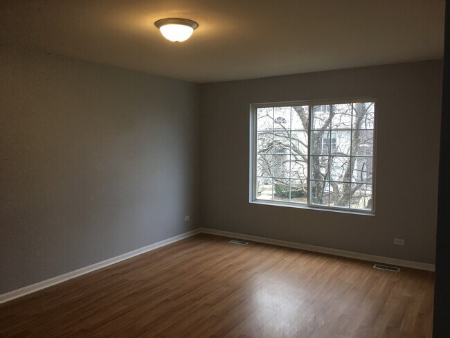 Building Photo - 1770 Middlebury Dr