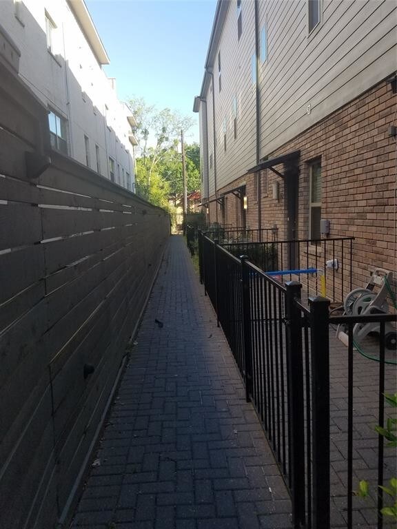 Foto del edificio - 6051 Ross Ave