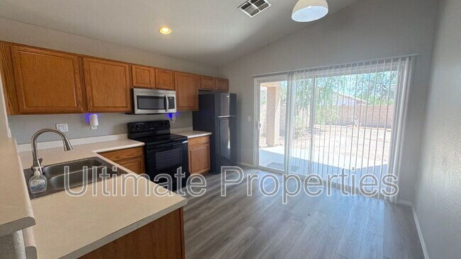 Foto del edificio - 15345 W Evans Dr