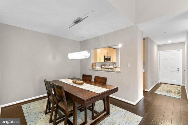 Building Photo - 20285 Beechwood Ter