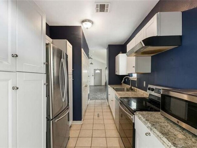 Building Photo - Modern 3BR/2BA Home in Hoffman Triangle