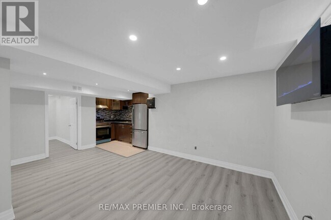 Photo du bâtiment - 370 Highglen Ave