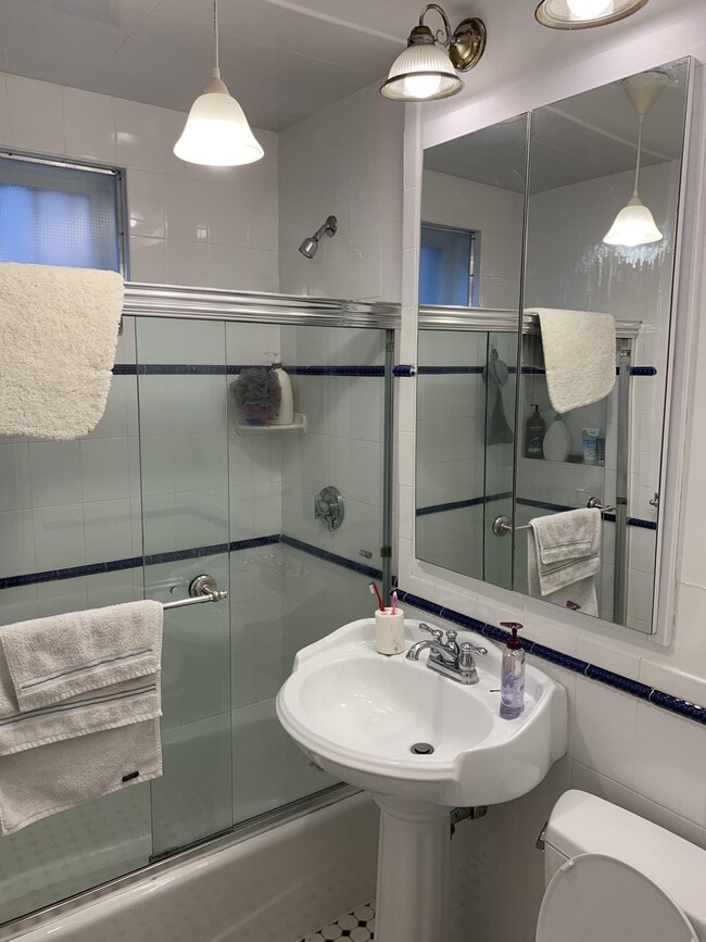 Building Photo - 80 Sutherland Rd