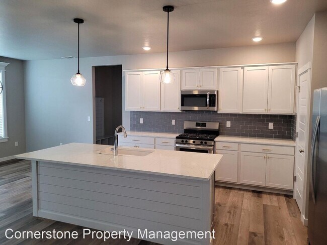 Building Photo - 5 br, 2.5 bath House - 1217 W. Davenport St.
