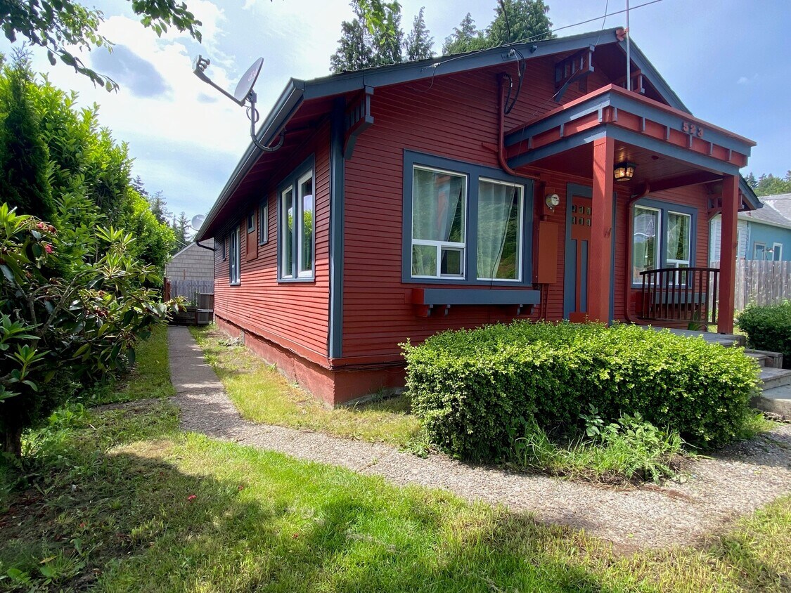 523 N 1st St, Shelton, WA 98584 House for Rent in Shelton, WA