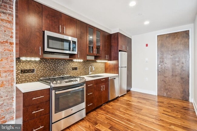 Building Photo - 131 S 13th St