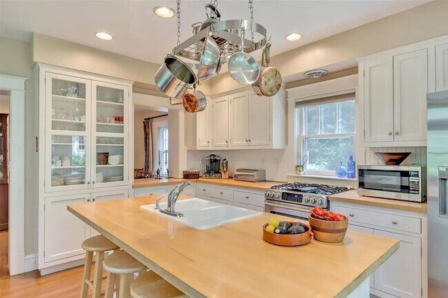 Foto del edificio - Charming & Pet-Friendly Downtown Gem