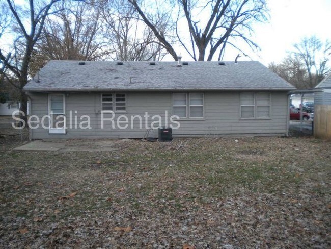 Foto del edificio - 3 bedroom, 1 bath home in great neighborhood.