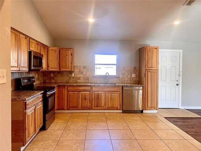 Building Photo - 8113 Chesham Dr